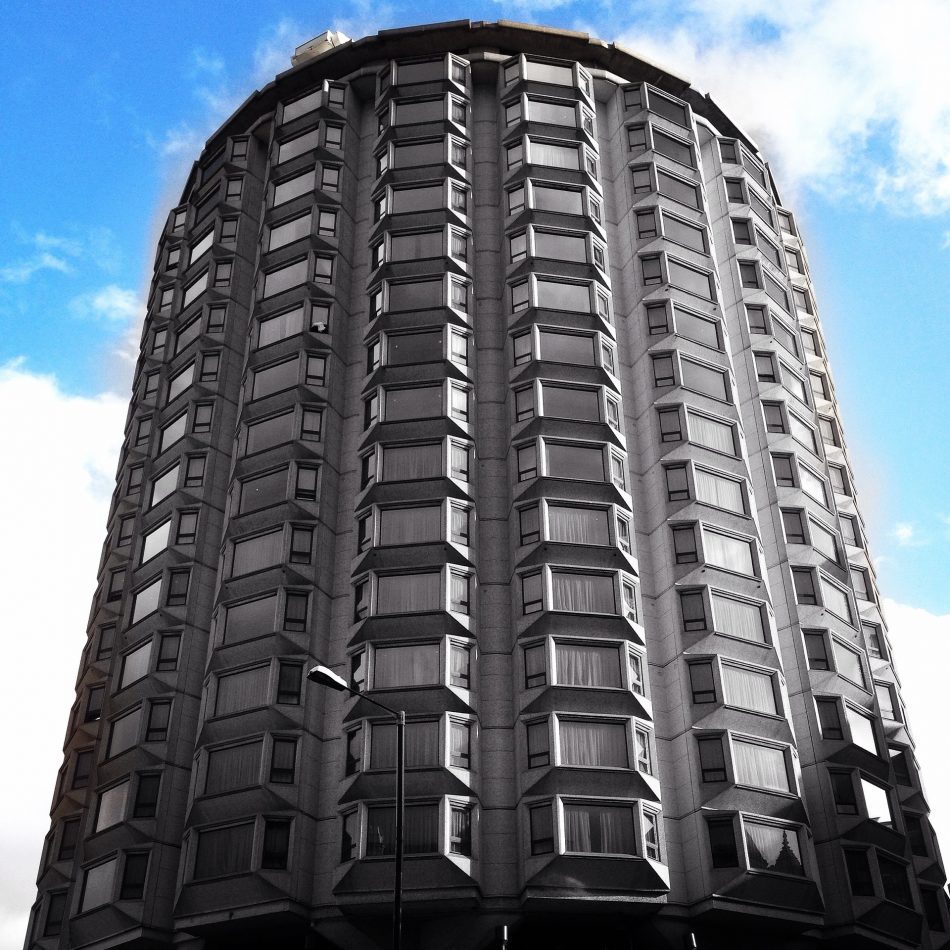 Britse regering verplicht sprinklers in appartementen boven 11 meter